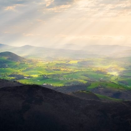 Lumière divine sur le Pays Basque