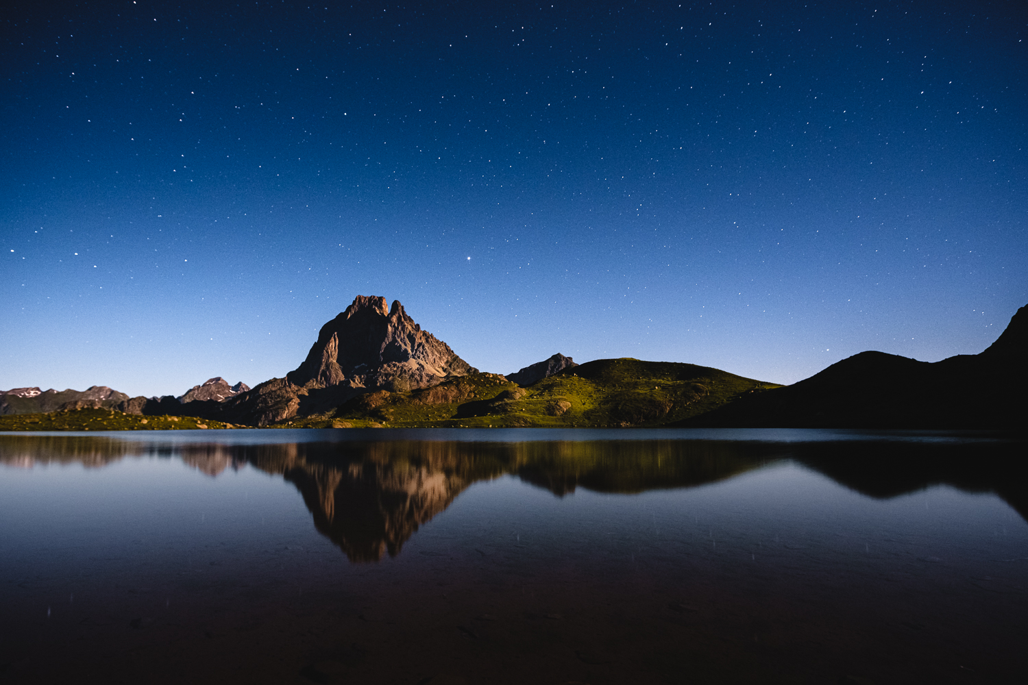 Pic du Midi d'Ossau sous les étoiles, Pyrénées